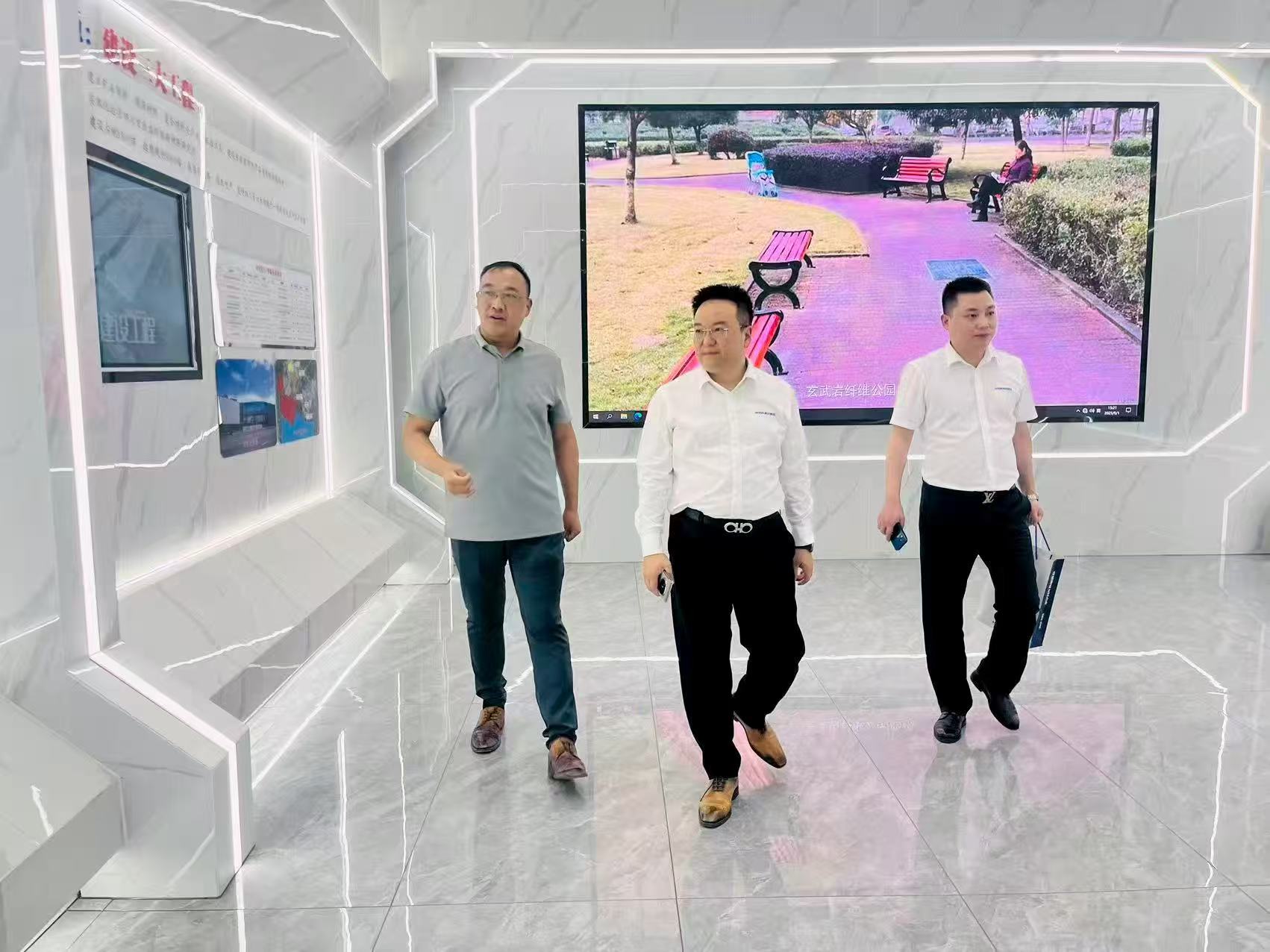 科芯智谷董事长一行受邀考察四川玄武岩纤维新材料研究院